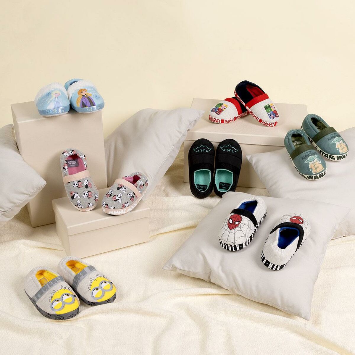 House Slippers Minions Light grey