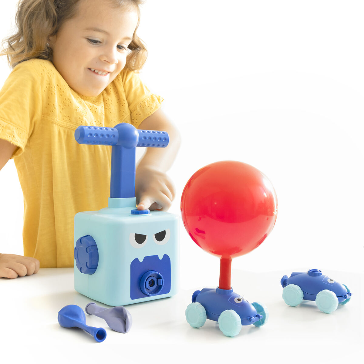 2-in-1 Car and Balloon Launcher Toy Coyloon